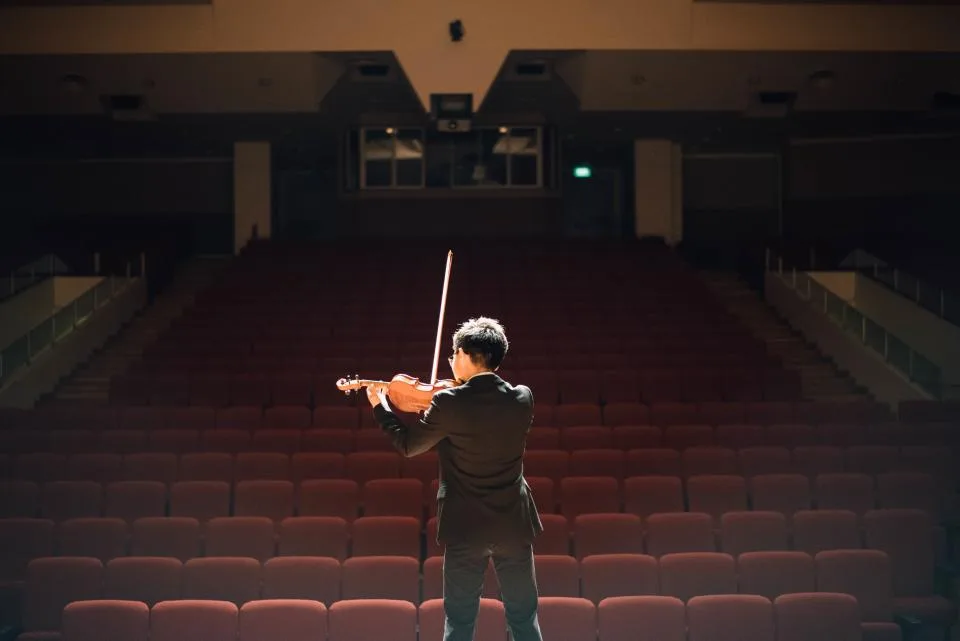 Strings & Instruments